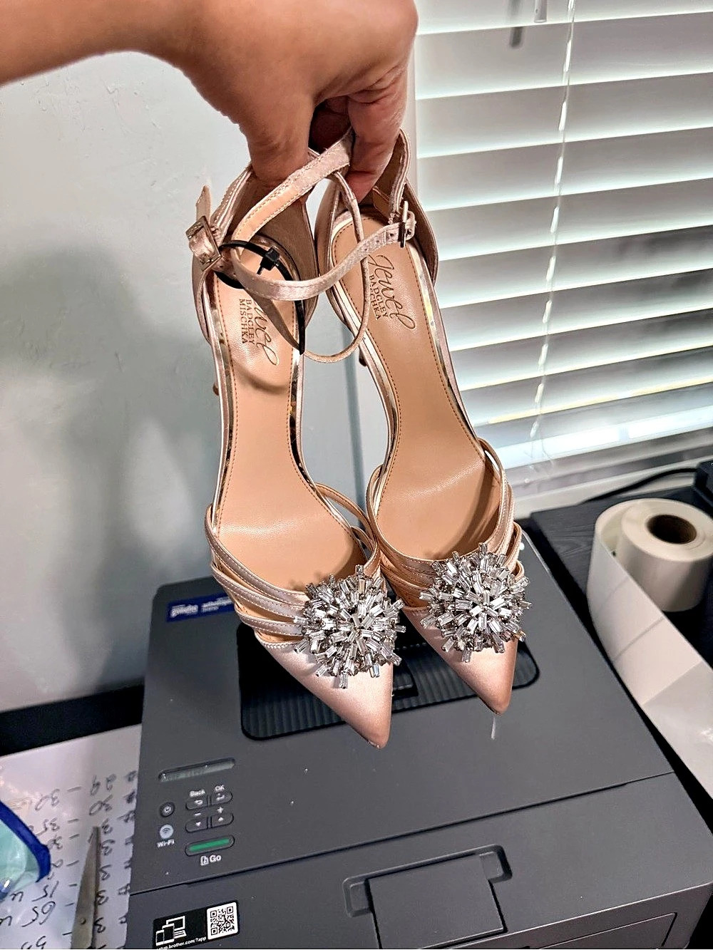 Badgley Mischka Jeweled Pointed-Toe Heels in Pink US 9 Like New - Picture 8 of 11